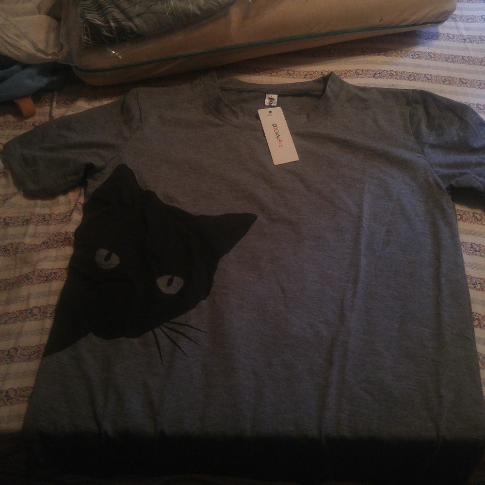 WOMANS T SHIRT